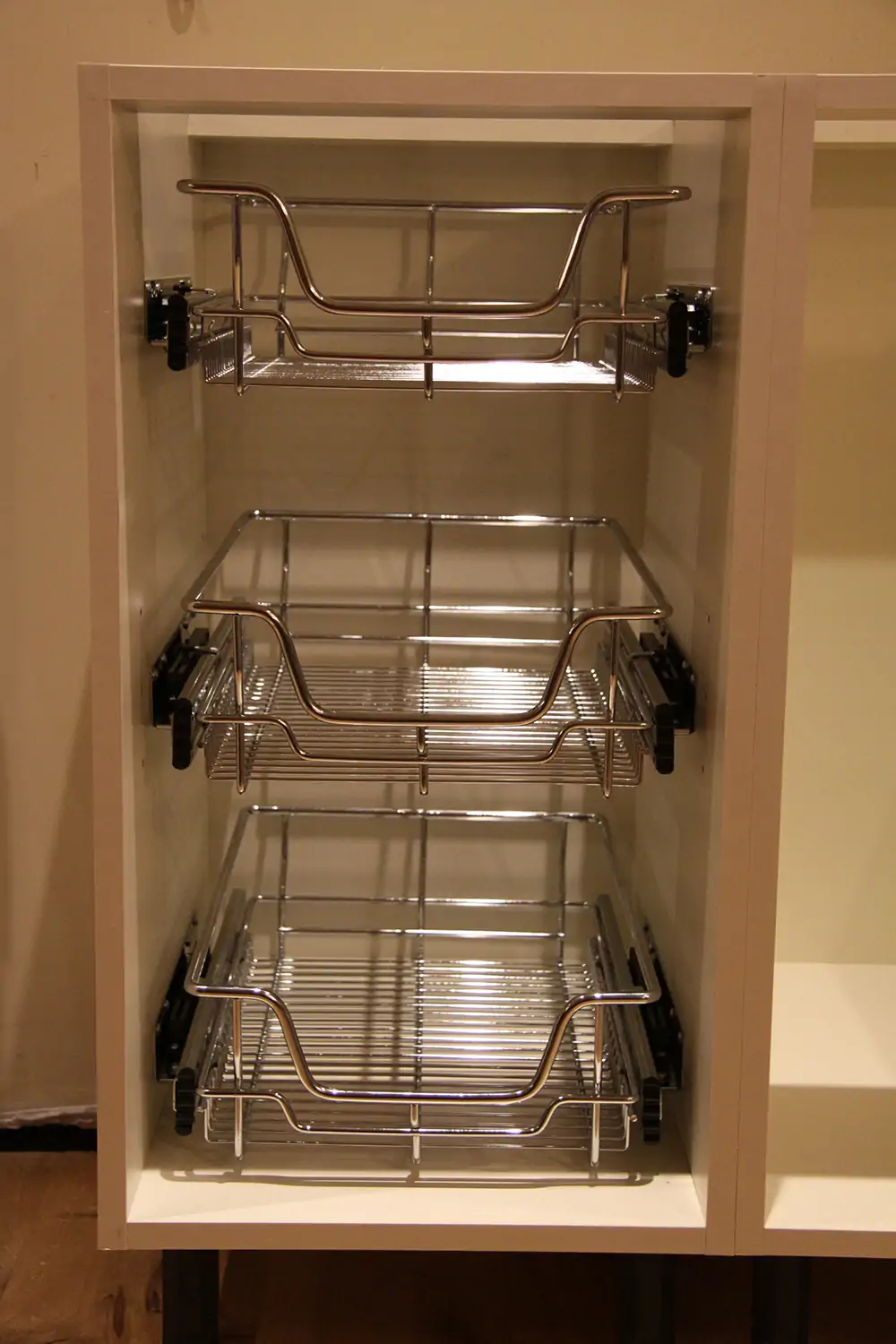 15. Carcass With Soft Close Chrome Baskets